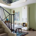 Chateau Haute Roche Отель *