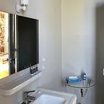 Chateau Haute Roche Отель *
