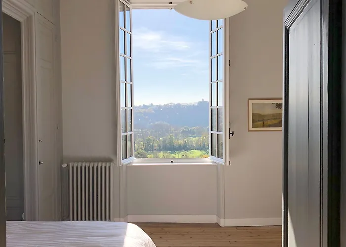 Hotel Chateau Haute Roche *